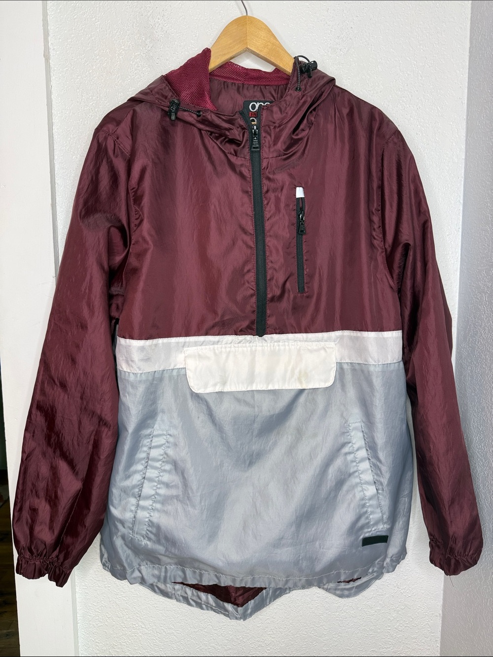 One Point One Colorblock Hooded Windbreaker Anorak Jacket Medium Burgundy Gray